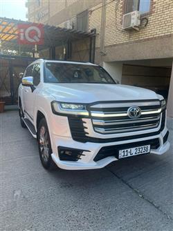 تۆیۆتا لاند کروزەر